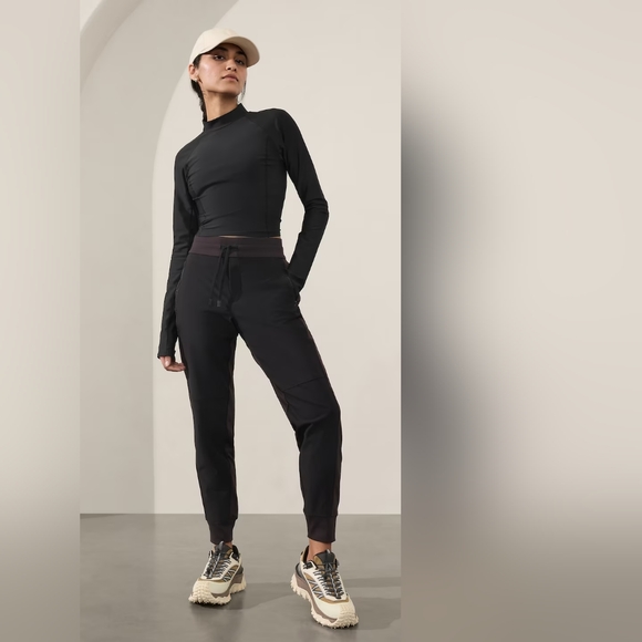 Athleta Pants - Athleta Headlands Hybrid Trek Jogger